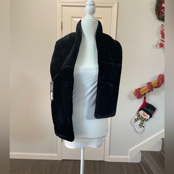 Sprigs Faux Fur Scarf Soft and Women’s Neck Tie - Picture 5 of 14